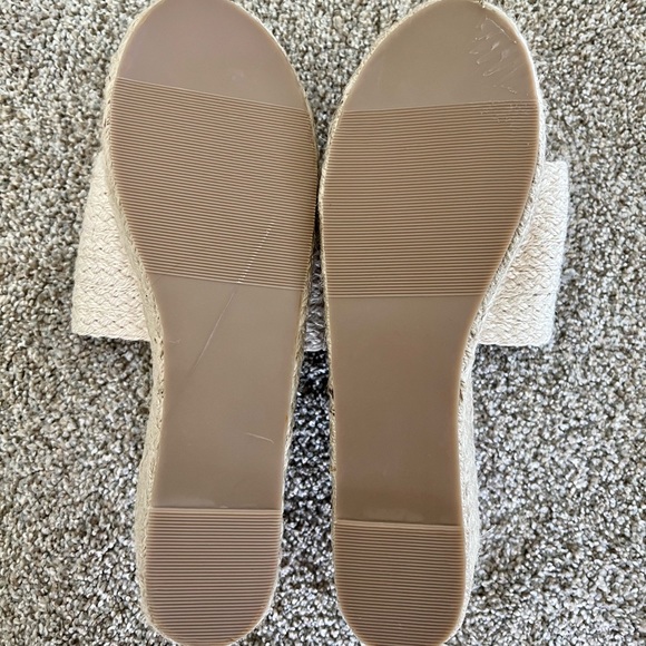 Never worn- size 8.5 crocheted platform sandals - Picture 3 of 3